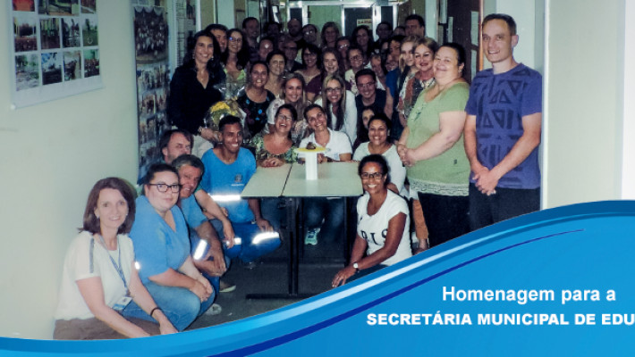 Homenagem para a Secretária Municipal de Educação