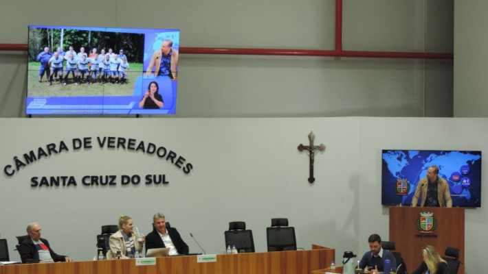 Atletas da AABB Santa Cruz do Sul recebem homenagem na Câmara de Vereadores