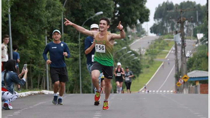 Juliano Kommer vence mais uma