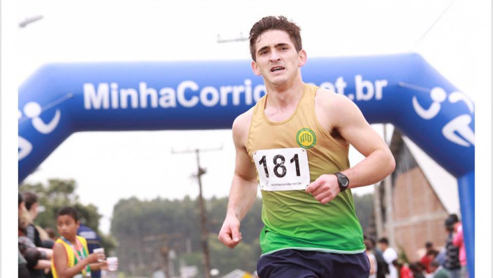 Atleta associado, Juliano Kommer, vence Corrida Solidária
