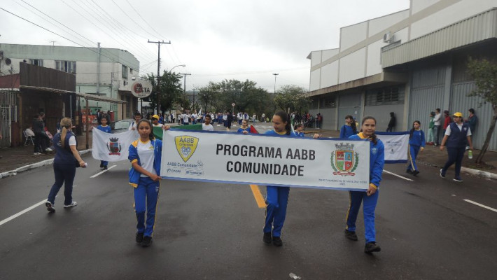 Desfile Cívico com participação Banda Marcial do Programa AABB Comunidade