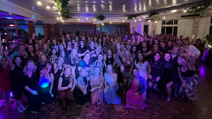Mais de 160 mulheres celebram a 4ª edição da Noite Delas na AABB Santa Cruz do Sul