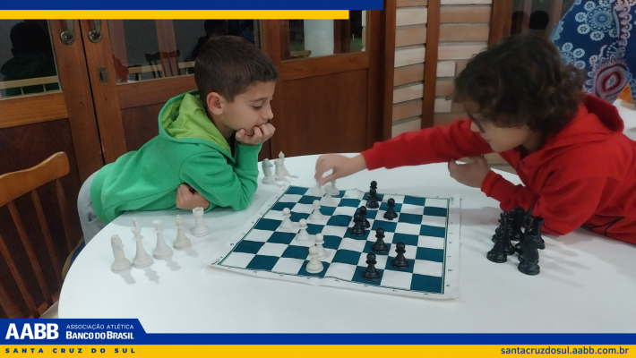Aulas de Xadrez na AABB – Estimulando o Desenvolvimento Infantil
