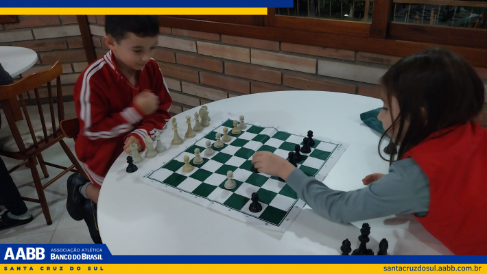 Aulas de Xadrez na AABB – Estimulando o Desenvolvimento Infantil