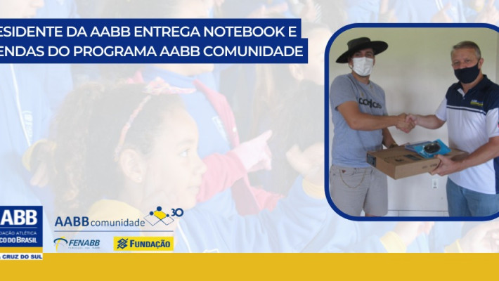 Presidente da AABB entrega notebook e agendas do Programa AABB Comunidade