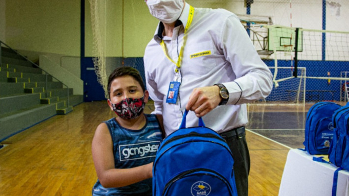Educandos do programa AABB Comunidade recebem mochila com uniformes!