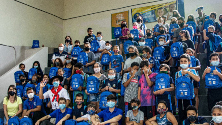 Educandos do programa AABB Comunidade recebem mochila com uniformes!
