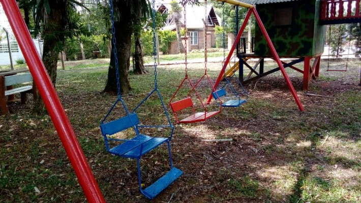 Revitalização dos brinquedos do Playground