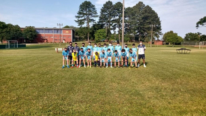 Times da Escolinha de Futebol da AABB realizam treino coletivo