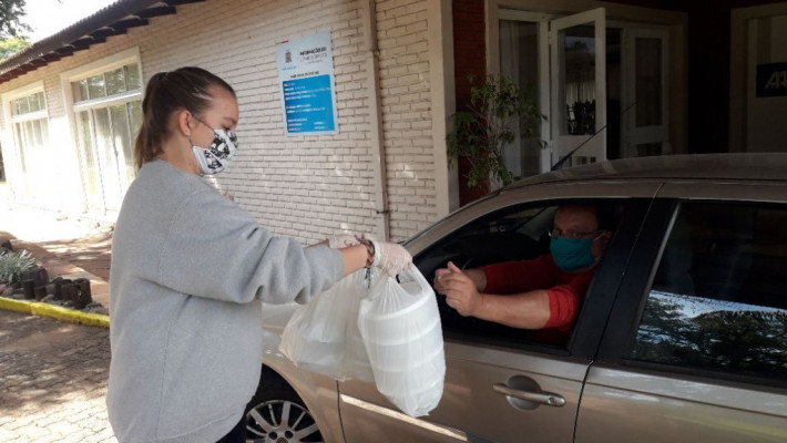 Almoço Drive Thru de Dia das Mães fez sucesso na AABB