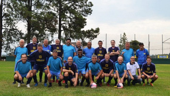 Times de futebol minicampo da AABB realizam competição amistosa