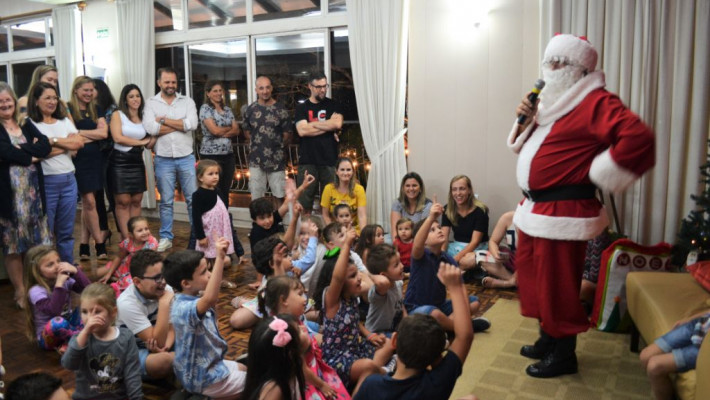 Festa de Natal da AABB encanta crianças e adultos