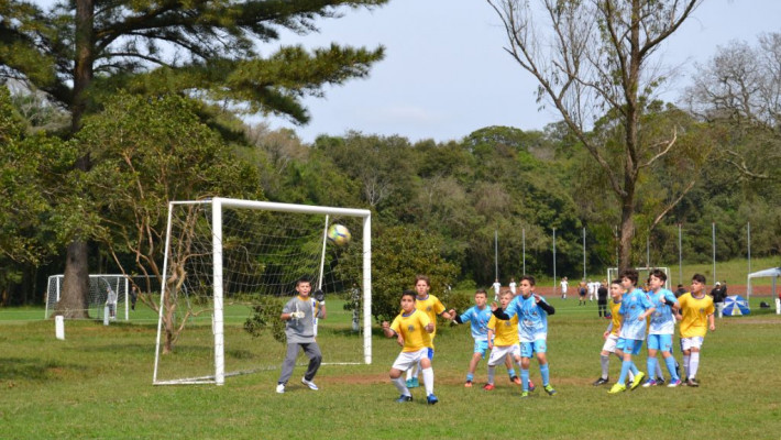 Escolinha de Futebol da AABB realiza amistoso com AABB São Pedro do Sul