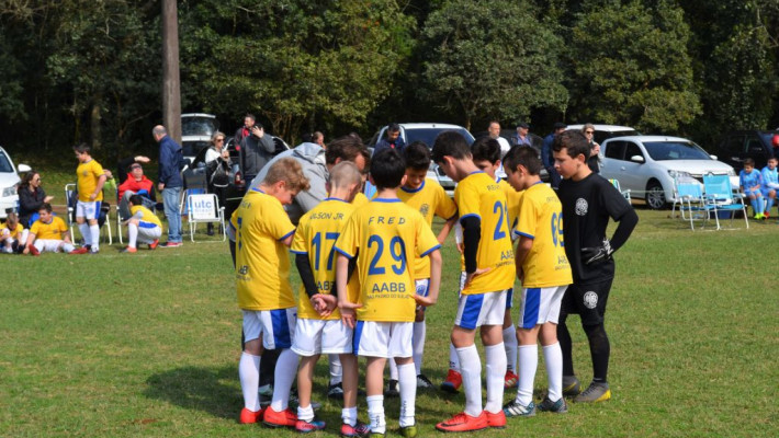 Escolinha de Futebol da AABB realiza amistoso com AABB São Pedro do Sul