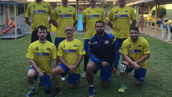 Equipe de vôlei da AABB participa de competição