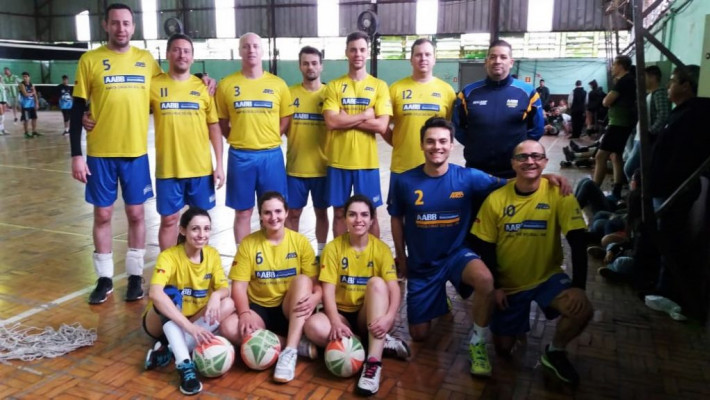 Time de vôlei da AABB participou de torneio
