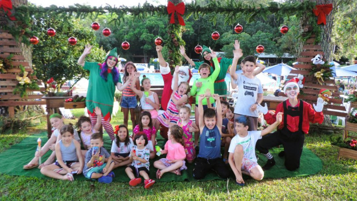 A magia do Natal alegrou o domingo na AABB