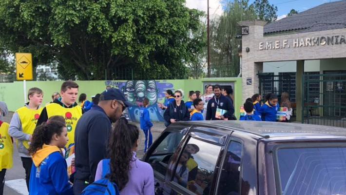 Ação alusiva ao Maio Amarelo ocorre na E.M.E.F Harmonia